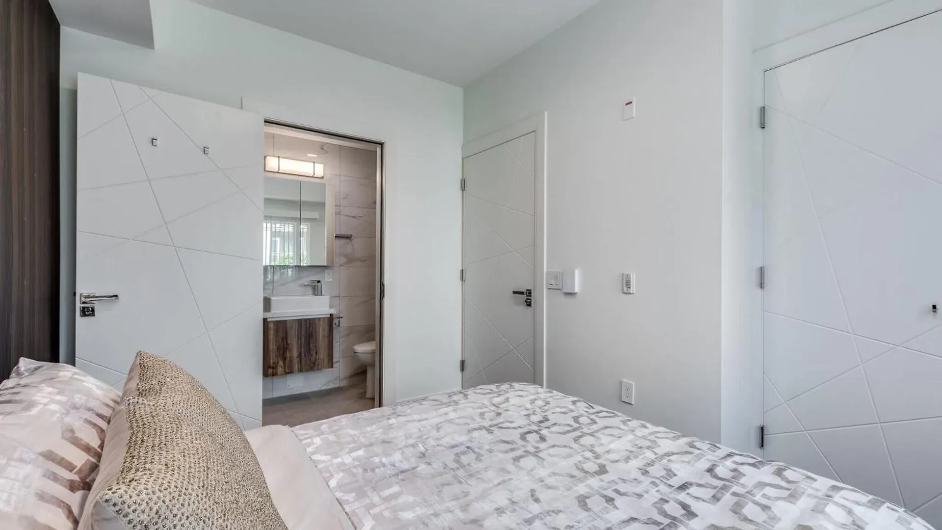 Modern & Luxury Apartment With Full Amenities Vancouver 0*,