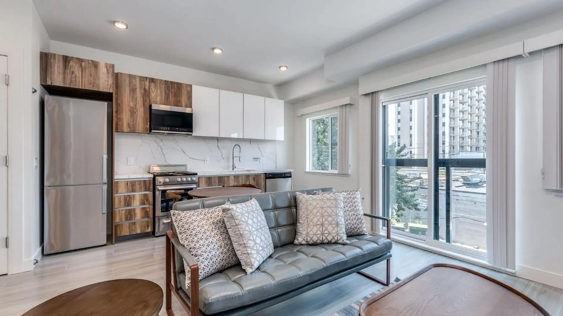Modern & Luxury Apartment With Full Amenities Vancouver